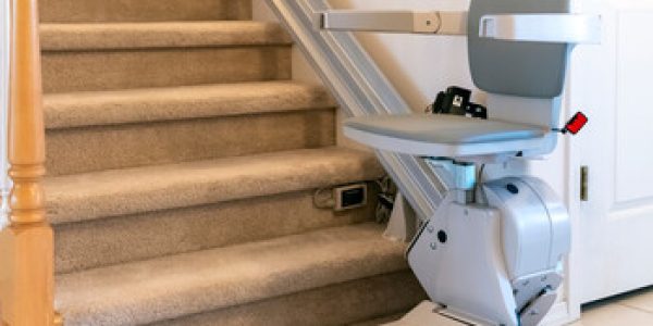 Un monte-escalier Skorañ pour son autonomie à domicile
